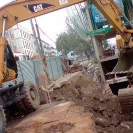 Escribano Obras y Servicios S.L. máquina amarilla