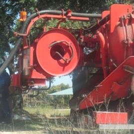 Escribano Obras y Servicios S.L. maquinaria roja